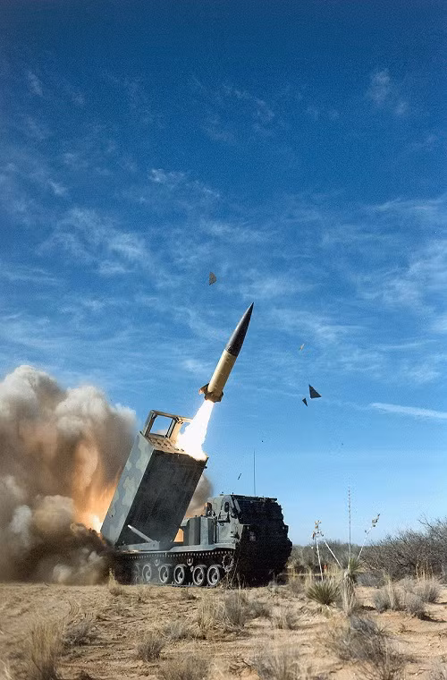 Sau khi được đưa vào trang bị, Lockheed Martin tiếp tục phát triển dự án ATACMS với việc cho ra đời các biến thể tiếp theo của MGM-140 gồm: MGM-140B - Block IA, MGM-164 ATACMS - Block II và MGM-168 ATACMS - Block IVA. Mỗi biến thể được phát triển dành cho từng loại nhiệm vụ khác trong đó MGM-168 ATACMS - Block IVA sở hữu tầm bắn xa nhất lên đến 300km với khả năng mang theo một đầu đạn nổ cực mạnh nặng 230kg.