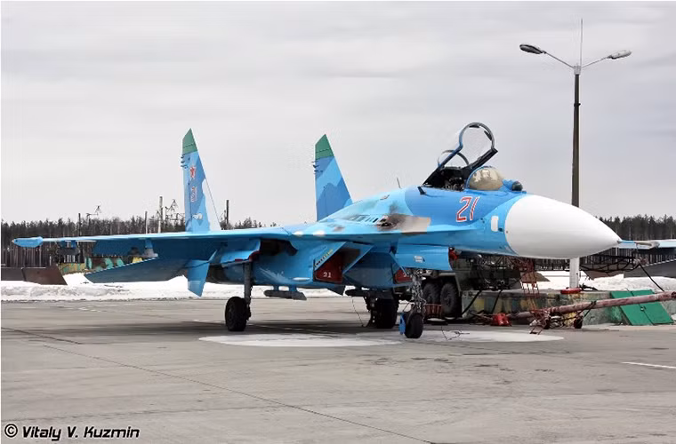 Su-27 Flanker là một trong những dòng máy bay chiến đấu thành công nhất của Liên Xô từng được chế tạo với số lượng được sản xuất lên tới hơn 800 chiếc với hàng chục biến thể khác.