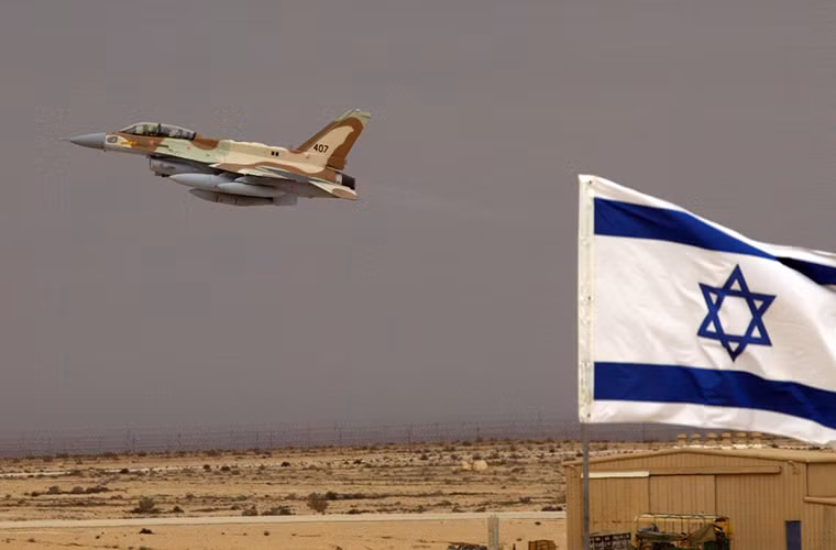 Nhiệm vụ bảo vệ không phận Israel được giao cho liên đoàn máy bay chiến đấu 168 của nước này với những chiếc tiêm kích đa năng F-16, cùng với đó là một hệ thống tên lửa đánh chặn tầm xa Patriot PAC-2. Trước đó vào năm 2014, liên đoàn 168 từng tiến hành đánh chặn thành công một số vụ tấn công bằng rocket và xâm nhập bằng UAV vào Israel.