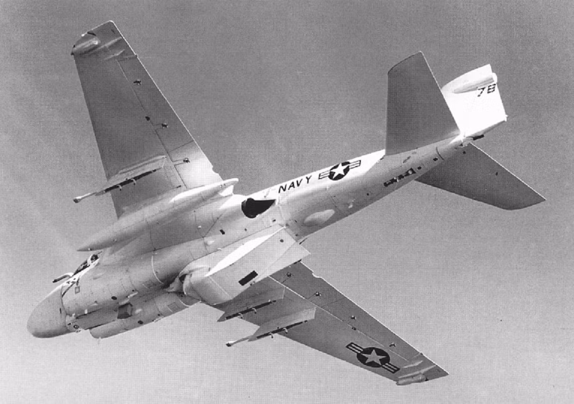 Tuong tan may bay cuong kich A-6 My dung trong CTVN (4)-Hinh-3