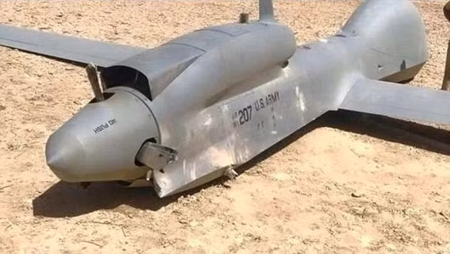 Trong ảnh là một chiếc MQ-1 của Không quân Mỹ rơi tại Iraq vào năm 2015, tuy nhiên nó khá may mắn khi được lực lượng an ninh Iraq thu hồi lại được và vẫn còn khá nguyên vẹn.