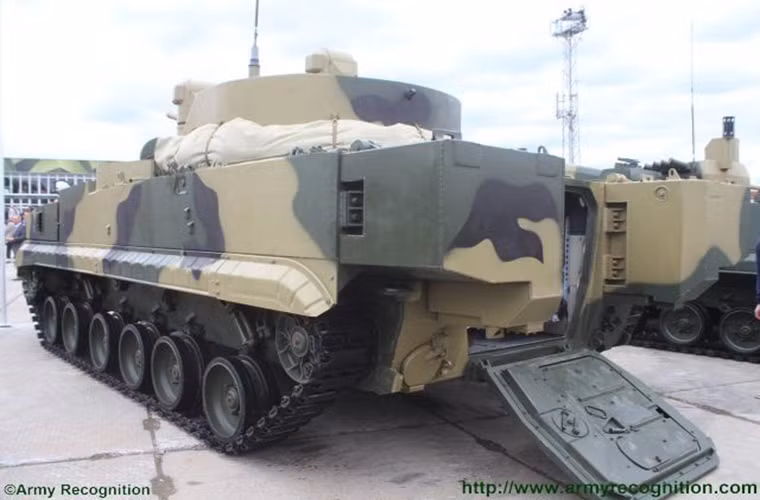 Hiện vẫn chưa rõ xe bọc thép BT-3F có sở hữu các thiết kế như trên BMP-3 Dragoon cũng do CTP phát triển hay không. Khi ở biến thể BMP-3 Dragoon hệ thống động cơ của xe được di chuyển ra phía trước nhằm mở rộng khoang chở quân và thay đổi thiết kế cửa đổ bộ.