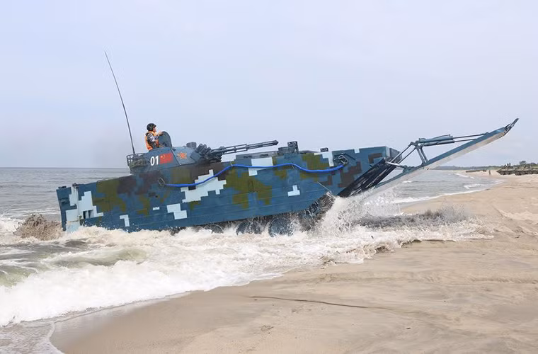 Nhận thức rõ được điều này Norinco nơi phát triển ZBD-05 đã tích hợp thêm cho nó một tấm chắn sóng ở phía trước mũi xe, nó vừa có tác dụng hổ trợ ZBD-05 di chuyển trên mặt nước vừa tăng cường phần giáp phía trước mũi xe.