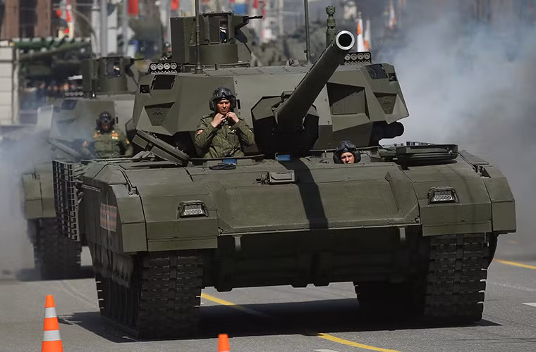 Afganit sẽ được trang bị trước cho những chiếc xe tăng chiến đấu chủ lực T-14 Armata và xe chiến đấu bộ binh T-15 cũng như các nền tảng khác được phát triển dựa trên khung gầm Armata. Hiện tại vẫn chưa rõ hệ thống Afganit có được trang bị cho các mẫu xe tăng khác của Nga hay không.