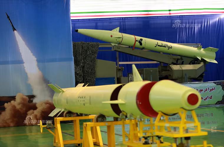 Tên lửa đạn đạo Fatah-313 được Iran trang bị hệ thống dẫn đường quán tính kết hợp thiết bị dẫn đường quang điện tử ở pha cuối nhằm tăng độ tấn công chính xác mục tiêu. Đối với "người tiền nhiệm" của nó là Fatah-110 độ sai lệch chỉ tầm 5m.