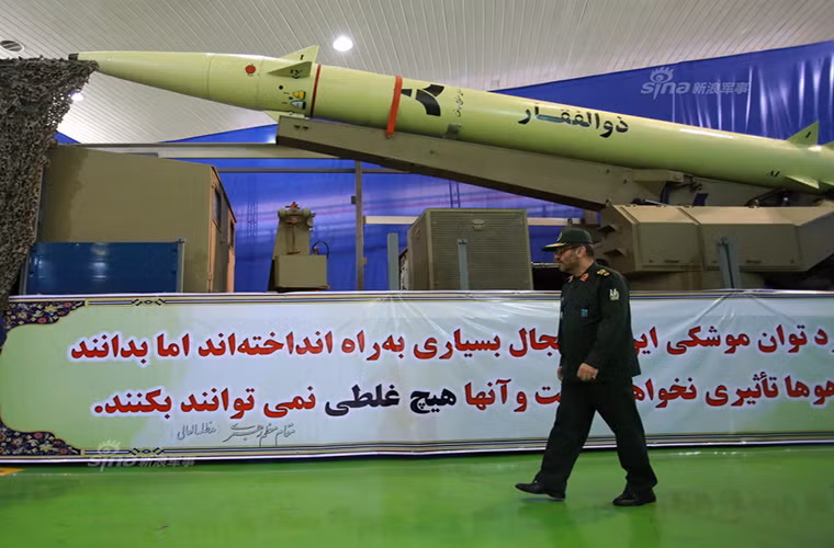 Dựa trên thông tin Iran công bố, Fatah-313 có tầm bắn lên tới 500km và sử dụng động cơ đẩy nhiên liệu rắn.
