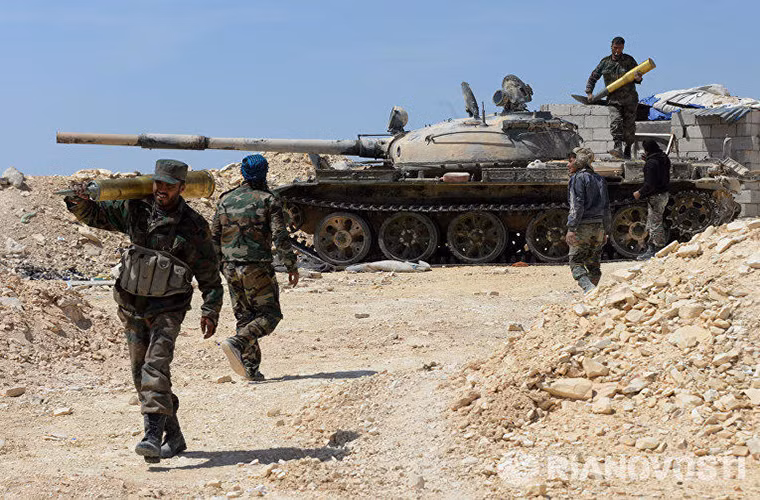 Và để tiến vào được Al-Qaryatayn, Quân đội chính phủ Syria cùng lực lượng dân quân đã phải khá vất vả vượt qua tuyến phòng thủ của IS được bố trí ở dãy núi phía bắc thành phố này. Nguồn ảnh: Ria Novosti
