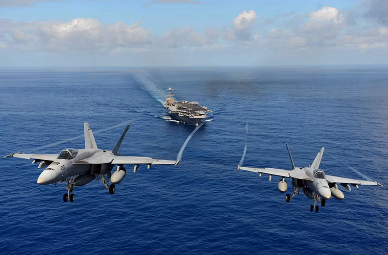Dòng tiêm kích trên hạm chính của USS John C. Stennis vẫn là những chiếc F/A-18 cùng với đó là máy bay chỉ huy và cảnh báo sớm trên không Northrop Grumman E-2D Hawkeye và trực thăng hải quân Sikorsky SH-60. Trong đợt tập tại Hàn Quốc lần này tàu sân bay USS John C. Stennis còn mang theo cả những chiếc trực tăng tấn công AH-64 Apache.