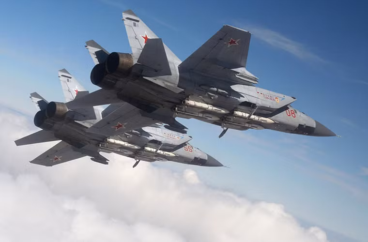 Trong đó nổi bật nhất vẫn là lão tướng MiG-31BM Foxhound lá chắn trên không của nước Nga, đây cũng là mẫu chiến đấu cơ có vận tốc bay nhanh nhất từng được con người chế tạo.