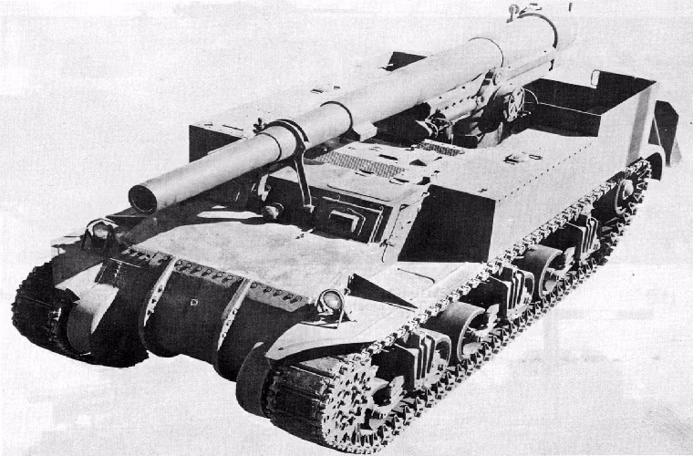 M12 là một trong những mẫu pháo tự hành hiếm hoi được Quân đội Mỹ sử dụng trong Chiến tranh Thế giới thứ 2 chủ yếu ở Mặt trận phía Tây. Dù được thiết kế như một mẫu pháo tầm xa nhưng ở chiến trường có mật độ đô thị dày đặc như Tây Âu, M12 lại được sử dụng như một loại vũ khí tiêu diệt các vị trí phòng thủ kiên cố của quân Đức nằm sâu bên trong các thành phố hoặc thị trấn lớn.