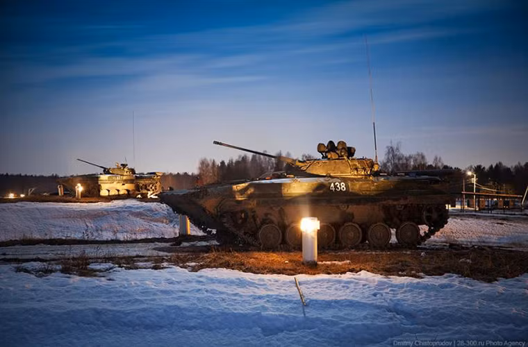 Dù đã khá lạc hậu nhưng BMP-2 vẫn là trang bị tiêu chuẩn trong nhiều đơn vị bộ binh cơ giới Nga trong đó có sư đoàn xe tăng Kantemirovsky số 4.