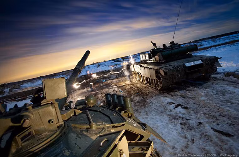 T-80U cũng được trang bị hệ thống giáp tốt hơn so với các phiên bản trước đó với hệ thống giáp phản ứng nổ ERA Kontakt-5.