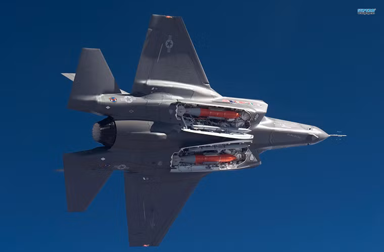 Cũng theo tướng Carlisle, kế hoạch trang bị F-35 trong Không quân Mỹ không tồi tệ như những gì các quan chức dân sự của nước tuyên bố. Tất nhiên Không quân Mỹ vẫn muốn có thêm máy bay mới để thay thế số chiến đấu cơ đã lỗi thời. Nhưng con số này chỉ nên dừng lại ở ít hơn 60 chiếc F-35 mỗi năm hay tối đa là 80 chiếc và với hạn chế ngân sách hiện tại thì 80 chiếc F-35 mỗi năm xem ra khó có thể thực hiện được.