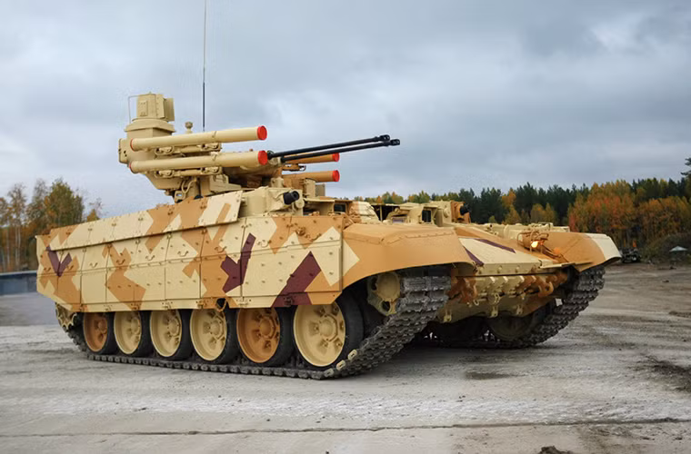 Không dừng lại đó công ty Uralvagonzavod của Nga còn biến những chiếc T-72 thành một nền tảng vũ khí hoàn toàn mới là BMPT-72 (phương tiến chiến đấu hổ trợ xe tăng). Được phát triển dựa trên khung gầm T-72 nhưng BMPT-72 sở hữu hệ thống vũ khí hoàn toàn khác với các tên lửa chống tăng dẫn đường và pháo tự động, nó có thể tiêu diệt mọi mục tiêu mặt đất và cả trực thăng của đối phương.