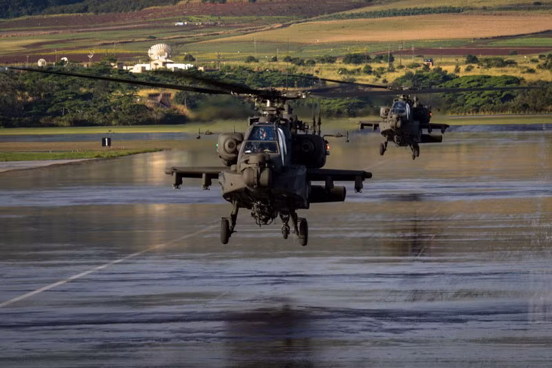 Trực thăng tấn công AH-64D Apache thuộc lữ đoàn hàng không 16, sư đoàn bộ binh 7 bay huấn luyện ngày 6/1. Đơn vị phối hợp với sư đoàn bộ binh 25 đóng quân tại Hawaii nhằm nâng cao hiệu suất chiến đấu.