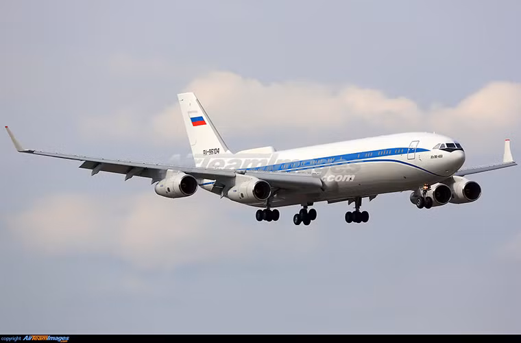 IL-96-400 là biến thể hiện đại nhất của dòng máy bay chở khách thương mại tầm xa IL-96 do hãng chế tạo Ilyushin của Nga phát triển. Ngoài việc phục vụ cho các mục đích dân sự IL-96-400 cũng được Bộ Quốc phòng Nga sử dụng cho một số mục đích quân sự. Vào năm ngoái Bộ Quốc phòng Nga cũng đã lần đầu tiên công bố kế hoạch phát triển biến thể máy bay tiếp nhiên liệu trên không dựa trên IL-96-400 với tên mã IL-96-400TZ.