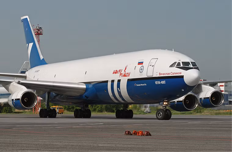 “Biến thể chỉ huy trên không của IL-96-400 không phải là chiếc máy bay của “Ngày tận thế” như một số suy đoán của truyền thông và nó giống như nhiều dòng máy bay quân sự khác của Không quân Nga sẽ được đưa vào trang bị trong năm nay,” phát ngôn viên của United Instrument tuyên bố.
