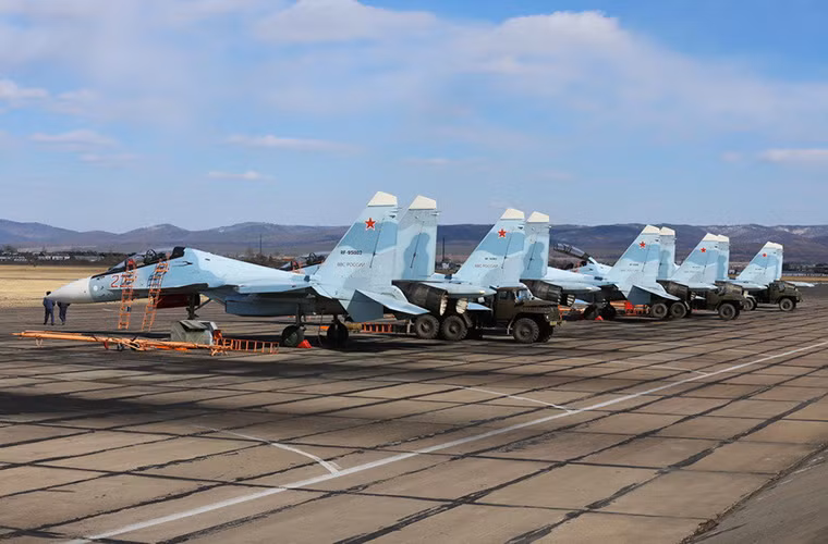 Tính tới đầu năm 2016, Không quân Nga có trong biên chế 56 chiếc Su-30SM trong khi đó Hải quân Nga cũng đặt mua khoảng 20 chiếc tiêm kích loại này với 9 chiếc được ban giao trong năm 2015.