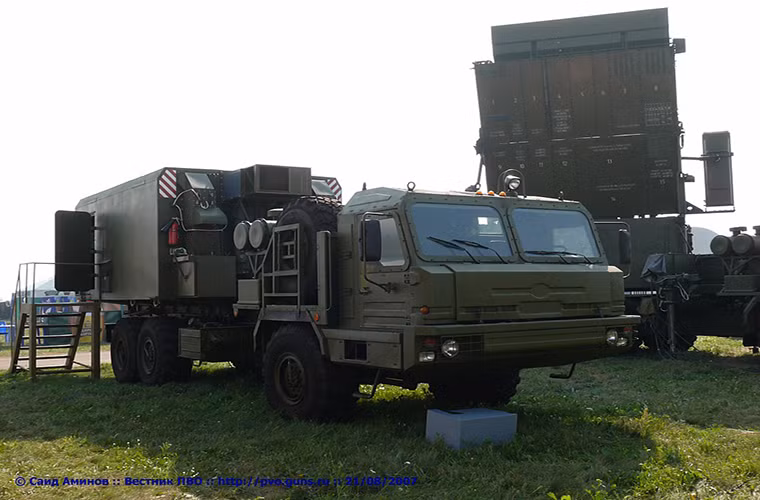 Trong ảnh là tổ hợp radar giám sát thế hệ mới Gamma-S1 của Nga.