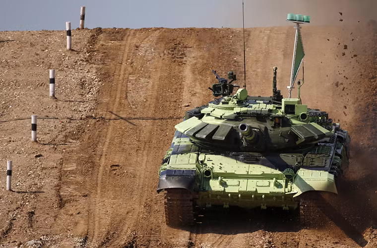 Theo trang mạng quân sự Sina, trong cuộc thi xe tăng quốc tế thường niên Tank Biathlon đội tuyển Ấn Độ đều các hoạt động tín ngưỡng riêng dành cho những chiếc xe tăng tham gia thi tài của mình. Và một trong số đó là thắp hương và cầu nguyện trên chiếc xe tăng T-72 của họ trước khi lăn bánh.