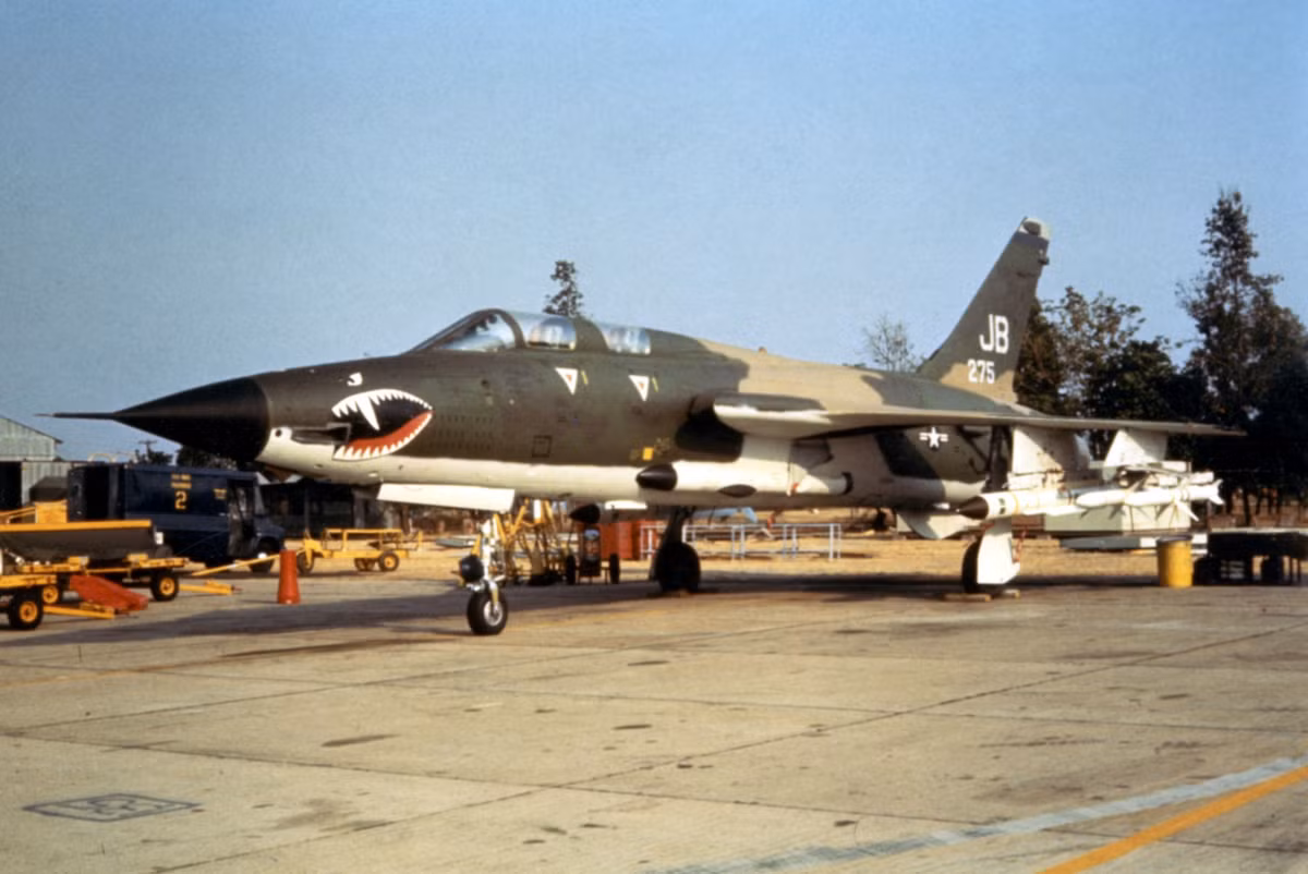 My lam gi voi F-105 doi pho ten lua SAM-2 Viet Nam? (2)-Hinh-2