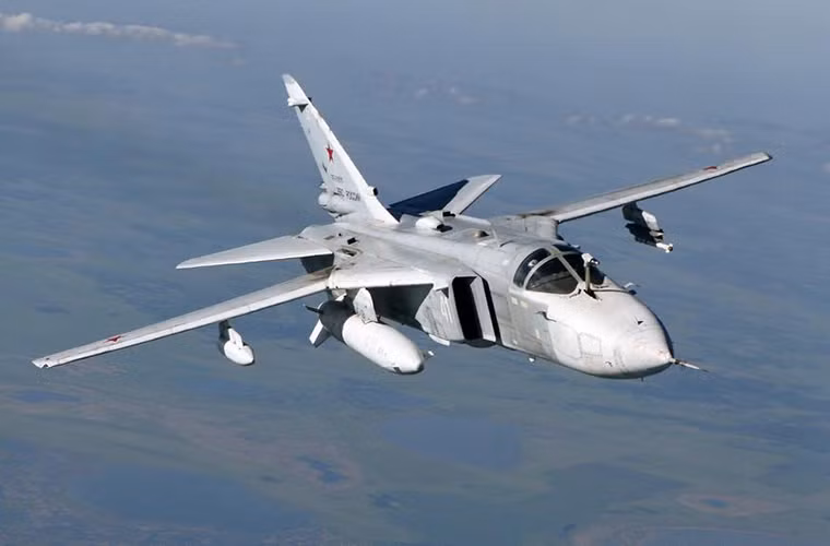 Từ biến thể Su-24M trở đi, Su-24 mới được trang bị cần tiếp nhiên liệu trên không và nó được bố trí ngay phía trước buồng lái máy bay khiến phần buồng lái của Su-24M dài hơn so với các phiên bản Su-24 trước đó.