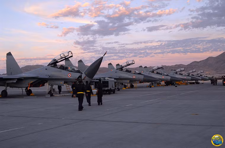 Cũng theo nguồn tin này, Ấn Độ có kế hoạch nâng cấp toàn bộ 272 chiếc tiêm kích Su-30MKI có trong biên chế lẫn số đang đặt mua. Chương trình nâng cấp Super Sukhoi sẽ không ảnh hưởng đến kế hoạch phát triển mẫu máy bay chiến đấu tàng hình thế hệ thứ 5 FGFA giữa Ấn Độ và Nga có giá trị tới 25 tỷ USD.