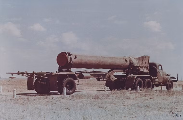 Trong giai đoạn từ năm 1953-1954 Kapustin Yar cũng là nơi được Liên Xô thử nghiệm mẫu tên lửa đạn đạo tầm ngắn R-11 và đây cũng là tiền thân của dòng tên lửa đạn đạo huyền thoại của Liên Xô sau này là Scud.