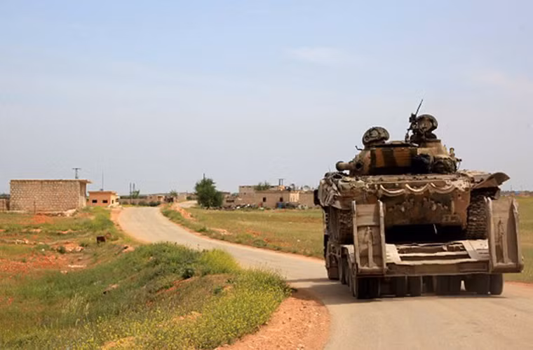 Đợt phản công tại Aleppo chỉ là một trong những chiến thắng hiếm hoi của Quân đội Syria trong suốt thời gian qua sau các thất bại liên tiếp tại Raqqa và Latakia. Và quân chính phủ phải căng mình đối đầu tới 3 kẻ thù cùng một lúc gồm phiến quân IS, lực lượng nổi dậy và các nhóm khủng bố.