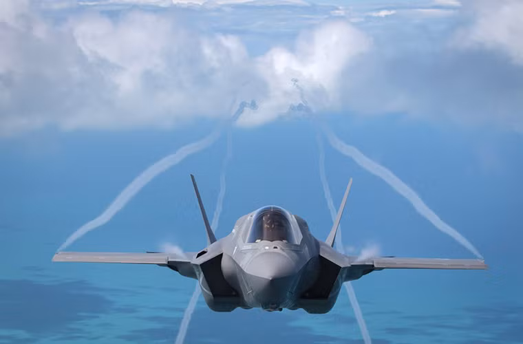 Dù là một trong những dòng chiến đấu cơ tiên tiến nhất thế giới hiện nay, nhưng F-35 lại dính tới hàng loạt tai tiếng về chi phí trên trời cũng như khả năng hoạt động của mình. Một chiếc F-35B của RAF có giá lên tới 104 triệu USD chưa bao gồm động cơ.