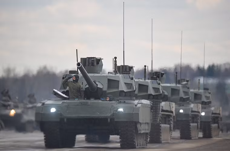 Theo Sputnik, hôm 18/4 giám đốc điều hành Tập đoàn Uralvagonzavod cho biết siêu xe tăng T-14 Armata của Quân đội Nga đã sẵn sàng được đưa vào trang bị trong thời gian sắp tới. Khi mà các chương trình thử nghiệm cấp nhà nước của mẫu xe tăng chiến đấu chủ lực này đã gần kết thúc. Nguồn ảnh: Sputnik