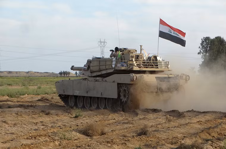 Trước đó Bộ Quốc phòng Iraq cũng cho biết, chỉ có một phần lực lượng thuộc Sư Đoàn thiết giáp số 9 của nước này hổ trợ cho Lữ đoàn 71 thuộc Sư đoàn bộ binh số 15 tham gia tiến đánh Al-Qayyarah từ phía đông Makhmur và các đơn vị này phải vượt sông Tigris nếu như muốn tiến về Al-Qayyarah.