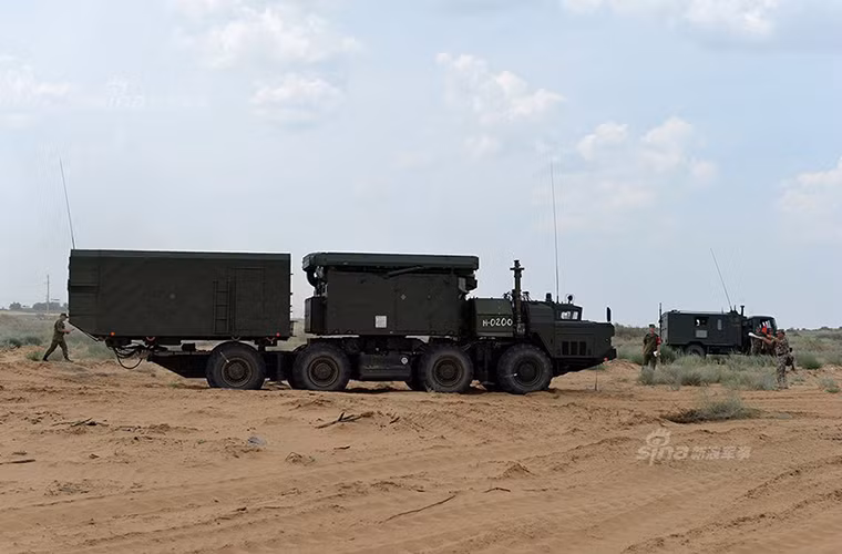 Phần thi của đại diện Kazakhstan, triển khai toàn bộ tổ hợp S-300 vào vị trí sẵn sàng chiến đấu.