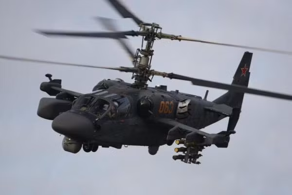 Đáng chú ý, Ka-52K Kaiman mà NATO định danh là Hokum-B thuộc loại trực thăng trinh sát kiêm tấn công phiên bản hải quân đã được Kamov âm thầm bắt đầu tiến hành loạt thử nghiệm sơ bộ từ năm ngoái chỉ sau ít lâu đơn vị này nhận được hợp đồng từ Bộ Quốc phòng Nga.