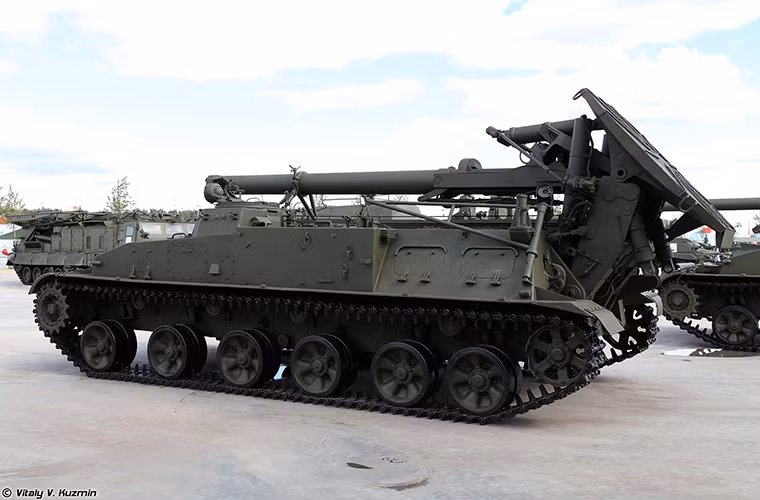 Tổ hợp cối tự hành 2S4 Tyulpan được Quân đội Liên Xô phát triển và đưa vào trang bị từ năm 1975 sau đó được Quân đội Nga sử dụng cho đến tận ngày nay. Toàn bộ kết cấu chính của 2S4 đều nằm trong phân thân cối được đặt nằm phía sau khung gầm GMZ với một đế thép cỡ lớn cùng hệ thống thủy lực chống giật.