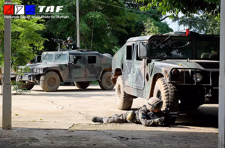 Hình ảnh xe bọc thép Humvee của Thái Lan tham gia Hanuman The Guardian – 2016.