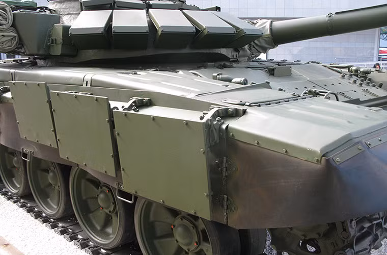 T-72B3 cũng được trang bị hệ thống điều khiển hỏa lực tự động hoá tiên tiến Sosna-U hoạt động dựa trên tầm quan sát của pháo thủ và hệ thống quan sát quang ảnh nhiệt thế hệ thứ II hổ trợ tác chiến ban đêm. Ngoài ra nó cũng được trang bị nhiều thiết bị hổ trợ khác như hệ thống tính đường đạn tự động, bộ cảm biến thời tiết.