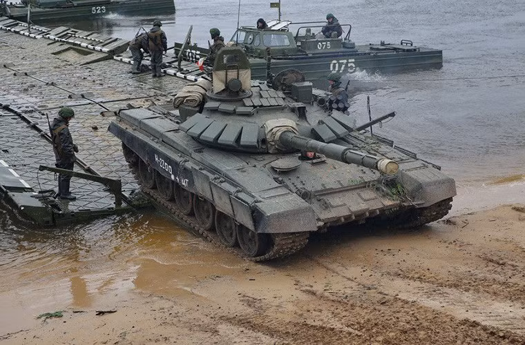 T-72B3 là biến thể hiện đại hóa mới nhất của dòng xe tăng chiến đấu chủ lực T-72B của Nga, nó được cải tiến đáng kể khả năng cơ động, hệ thống hỏa lực mạnh mẽ, hệ thống giáp phản ứng nổ thế hệ mới cho phép kíp chiến đấu kiểm soát tốt khả năng tác chiến của xe.