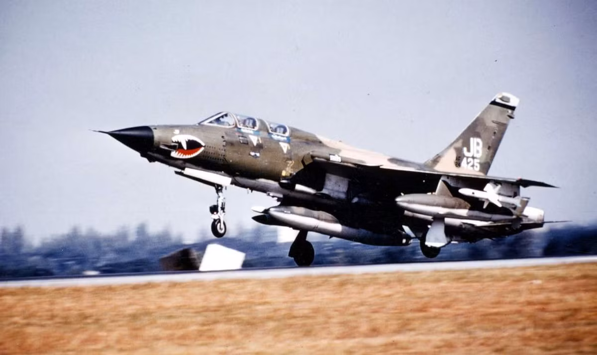My lam gi voi F-105 doi pho ten lua SAM-2 Viet Nam? (1)-Hinh-4