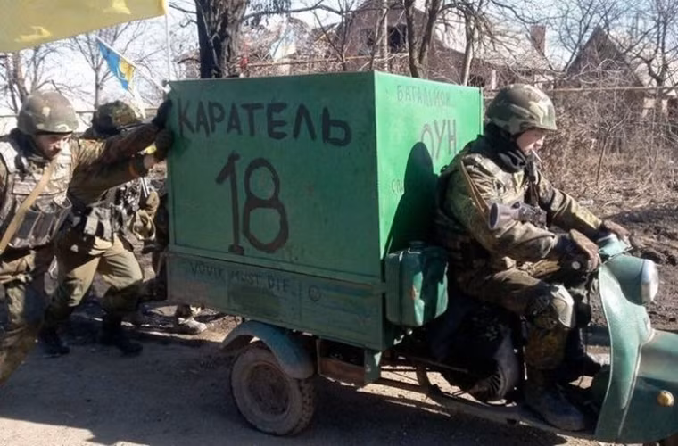 Đối với Quân đội Ukraine dường như mọi loại xe đều có thể được trưng dụng làm phương tiện di chuyển.