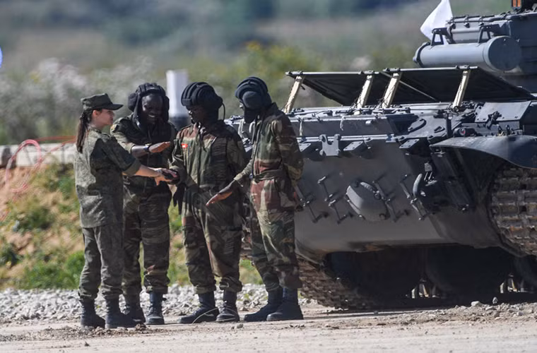Trong ảnh là đội tăng đại diện của Zimbabwe tại Tank Biathlon năm nay.