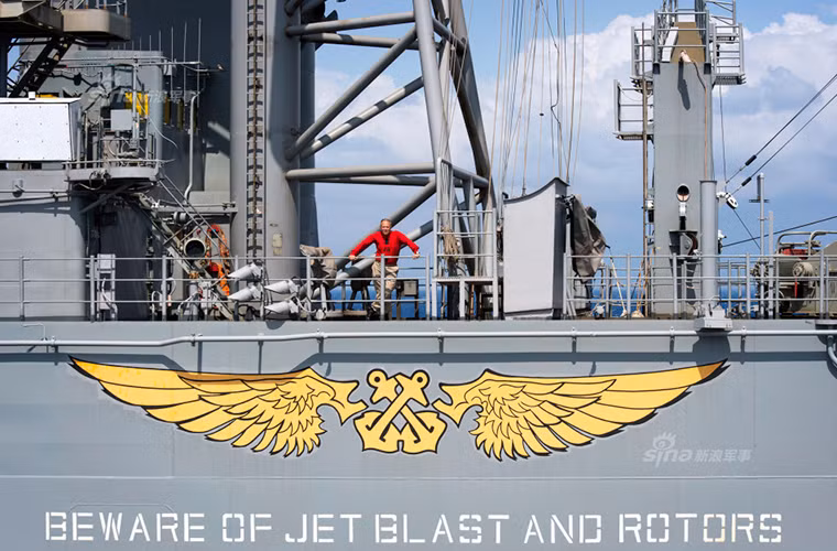 Tàu USS Bonhomme Richard là một trong những tàu tấn công đổ bộ lớp Wasp hiện đại nhất của Mỹ hiện nay, nó được đưa vào trang bị chính thức từ năm 1998 với căn cứ hải quân chính đóng tại Sasebo, Nhật Bản.