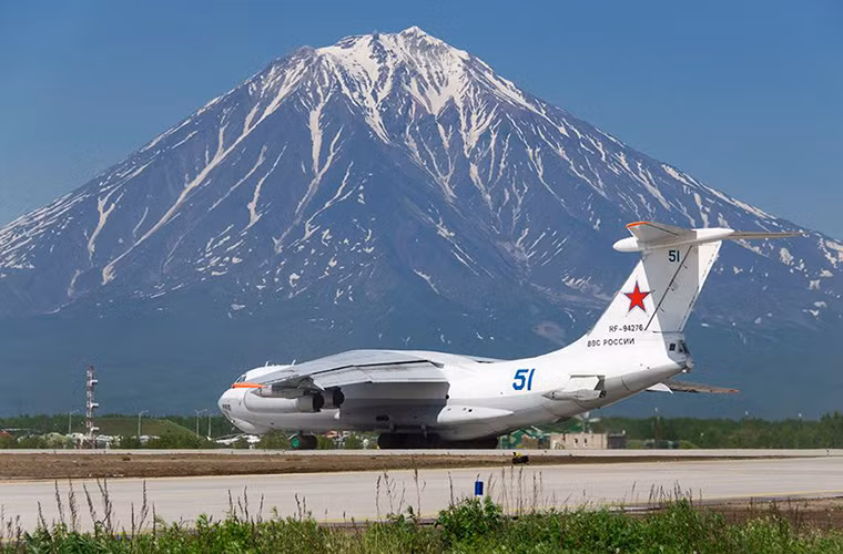 Cả MiG-31 và IL-78 đều cất cánh từ một căn cứ không quân thuộc Hạm đội Thái Bình Dương tại Bán đảo Kamchatka. Được biết đợt huấn luyện trên không chỉ diễn ra vào ban ngày mà cả vào ban đêm.