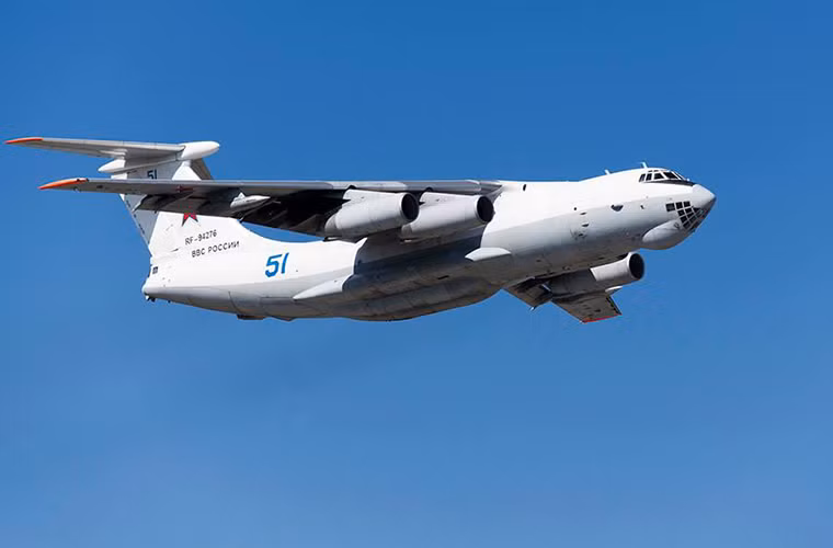 IL-78 là dòng máy tiếp nhiên liệu trên không lớn nhất của Không quân Nga hiện nay, nó được phát triển dựa trên máy bay vận tải quân sự IL-76. Một chiếc IL-78 có thể chở theo tối đa tới 100.000 tấn nhiêu liệu máy bay.