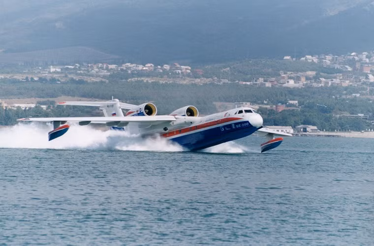Be-200 là mẫu thủy phi cơ phản lực đa năng do công ty chế tạo máy bay Beriev của Nga phát triển và được đưa vào hoạt động từ năm 2003. Đối với Indonesia Be-200 có thể được sử dụng cho nhiều mục đích khác nhau từ cứu hỏa, tìm kiến cứu nạn cho đến vận tải quân sự. Tuy nhiên có một điều chắc chắn là Không quân Indonesia sẽ sử dụng những chiếc Be-200 cho mục đích tuần tra vùng lãnh hải rộng lớn với hàng ngàn đảo lớn nhỏ của nước này.