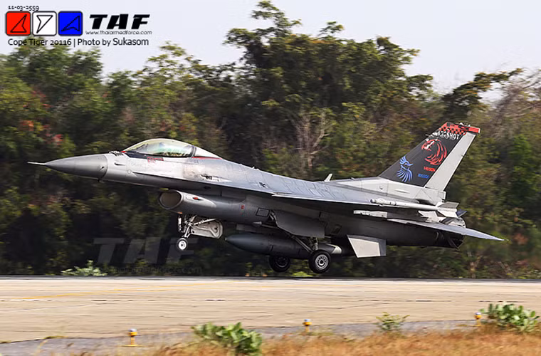 Tiêm kích đa năng hạng nhẹ F-16C/D của Không quân Singapore cất cánh từ căn cứ không quân Korat. Nguồn ảnh : TAF
