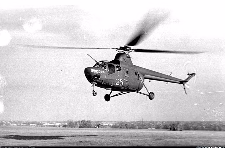 Mil Mi-1 là một trong những chiếc trực thăng đầu tiên trên thế giới và cũng là đầu tiên của Liên Xô được đưa vào sản xuất hàng loạt cho mục đích quân sự. Tất nhiên trong lĩnh vực mới mẻ này vào thời điểm đó Liên Xô vẫn thua kém so với Mỹ. Từ đầu năm 1945 Quân đội Mỹ đã đưa vào trang bị những chiếc Sikorsky H-5 trong khi đó phải đến tận năm 1950 Liên Xô mới đưa vào trang bị những chiếc Mil Mi-1 đầu tiên.