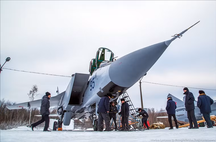 Cận cảnh một chiếc MiG-31 sau khi được nâng cấp lên biến thể MiG-31BM, với hình ảnh này không ai có thể nghĩ rằng chiếc máy bay này đã gần 40 tuổi.