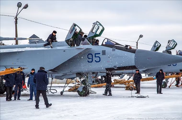 Theo kế hoạch, sau khi được nâng cấp những chiếc MiG-31BM sẽ hoạt động trong Không quân Nga thêm ít nhất 50 năm nữa. Dự kiến, nó sẽ được thay thế bởi tiêm kích MiG-41 đầy tham vọng đang được MiG OKB nghiên cứu.
