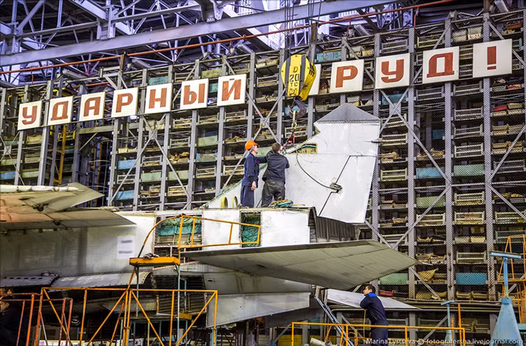 Mọi chi tiết nhỏ nhất trên một chiếc MiG-31 sẽ được kiểm tra lại trước khi các kỹ sư của Sokol quyết định nâng cấp nó.